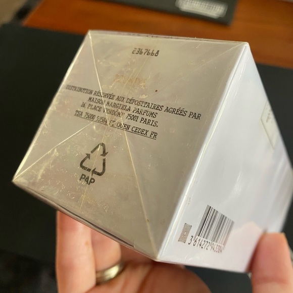 BNIB unopened bottle of Maison Margiela Replica eau de toilette Bubble Bath - Picture 3 of 5